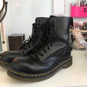 BLACK DOC MARTENS